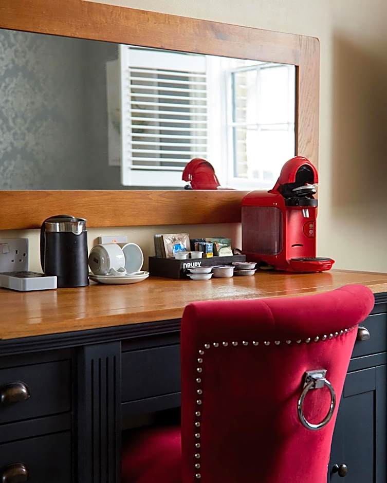 The Christopher Hotel Bar and Grill