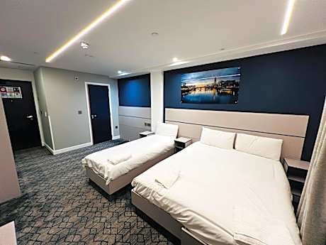 Triple room-Deluxe-Ensuite with Shower