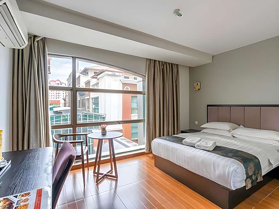 Kk Waterfront Hotel