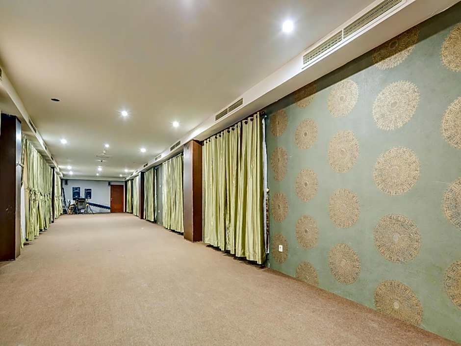 Collection O 90050 Raz Hotel And Convention Syariah