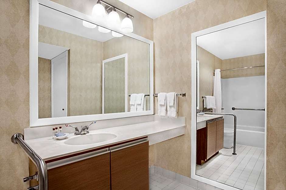 Hawthorn Extended Stay by Wyndham Green Bay