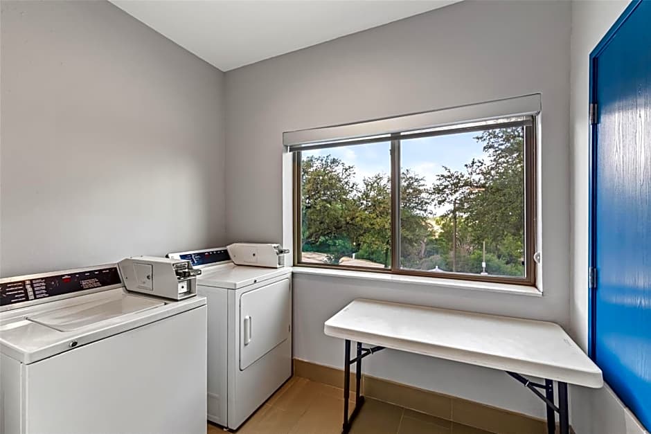 Spark by Hilton Round Rock