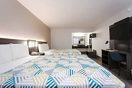 Deluxe Queen Room with Two Queen Beds - Non-Smoking