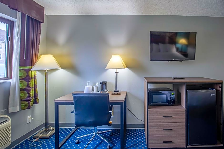 Super 8 by Wyndham Rockford I-90/Casino District
