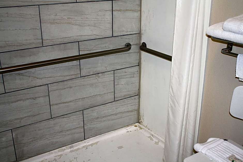 Quality Inn & Suites Wichita Falls I-44