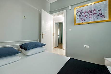 Deluxe One-Bedroom Apartment