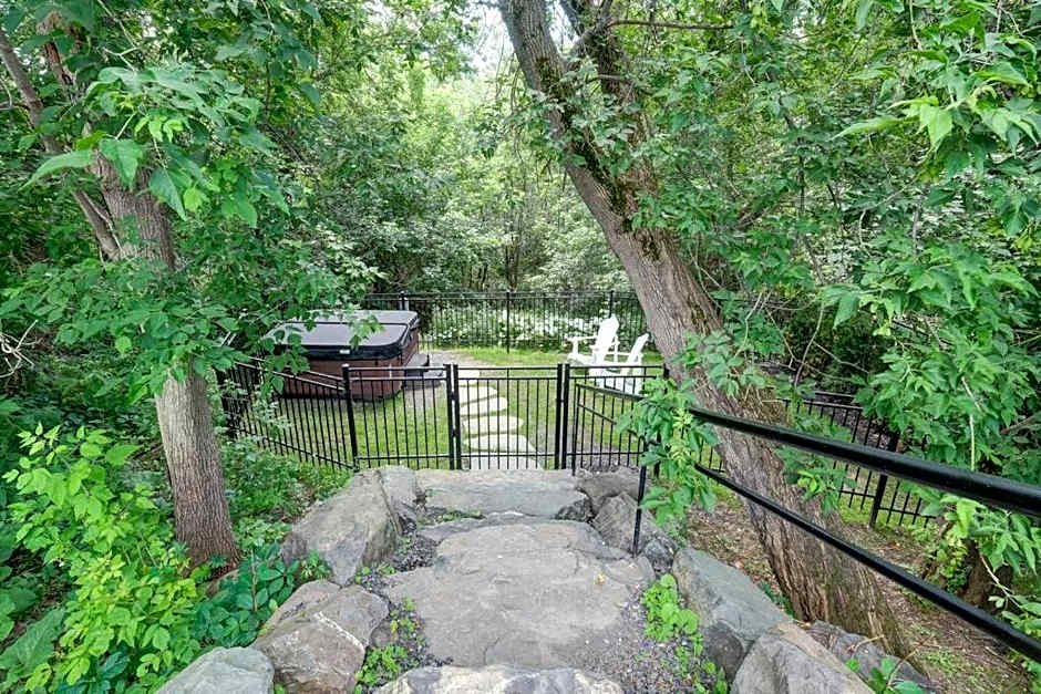 201 Condo au rez de chaussée , au coeur de Bromont