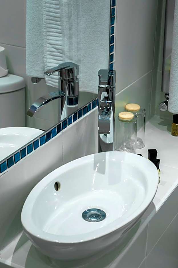 Clarence Court Hotel