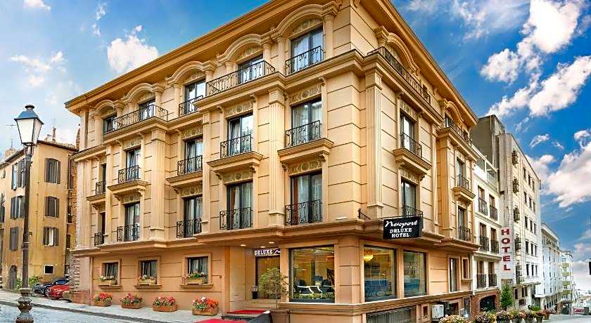 DELUXE NEWPORT HOTEL