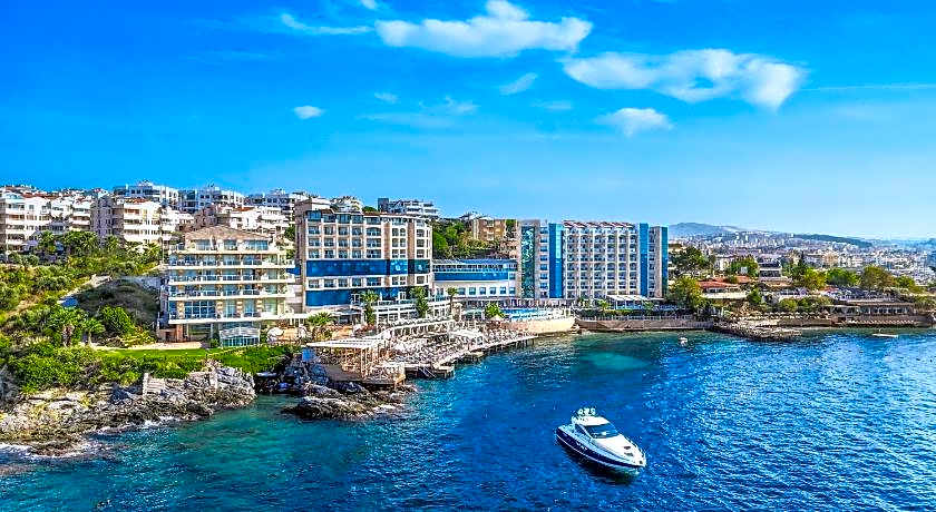 Charisma De Luxe Hotel