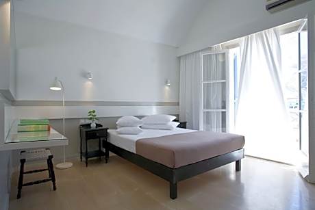 Triple Room with Courtyard View