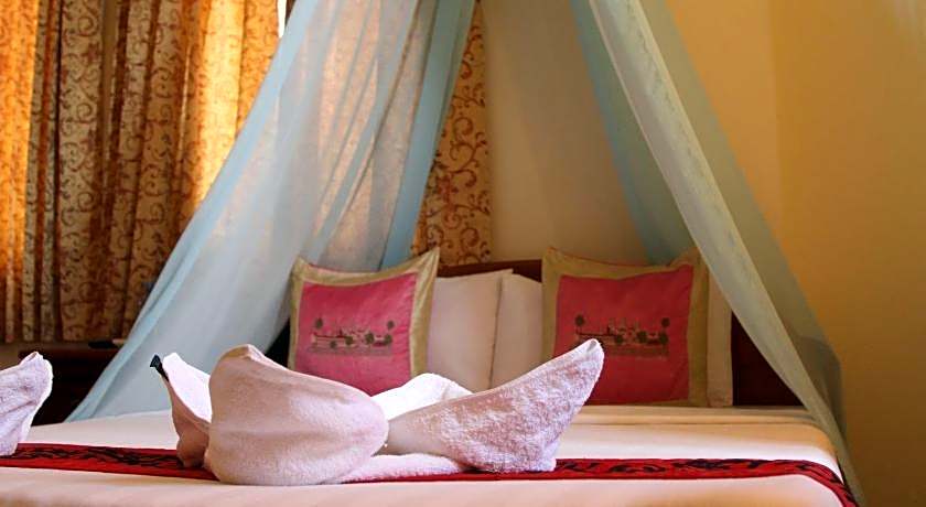 Golden Noura Villa-Pub & Restaurant