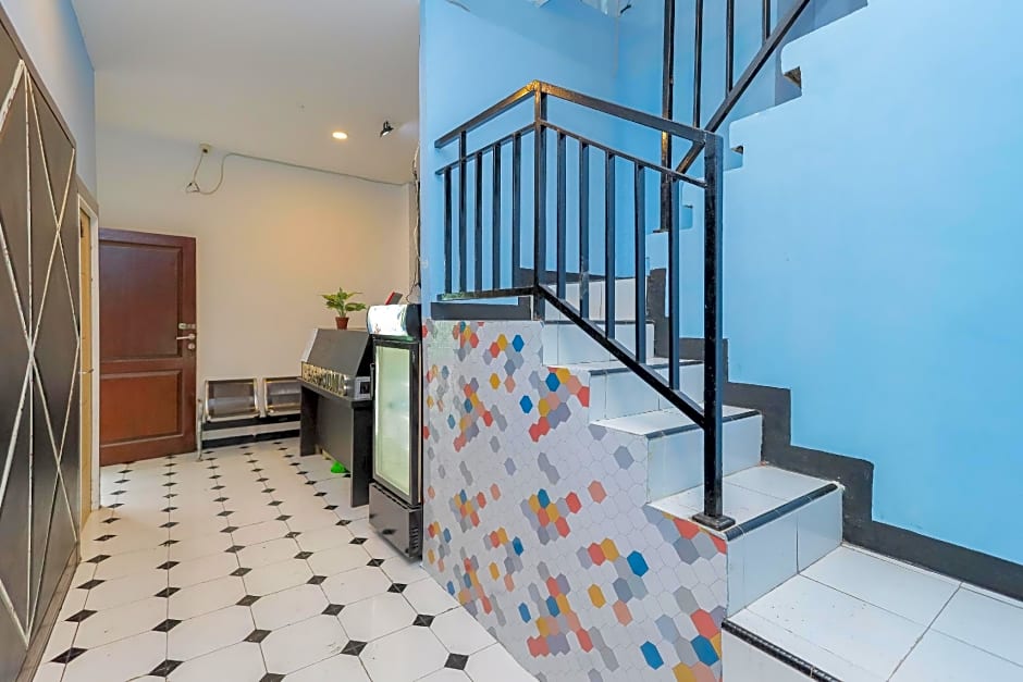 RedDoorz near Mayapada Hospital Surabaya