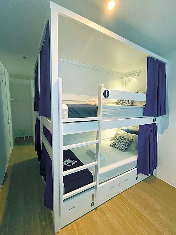 Partenope Hostel and Suites