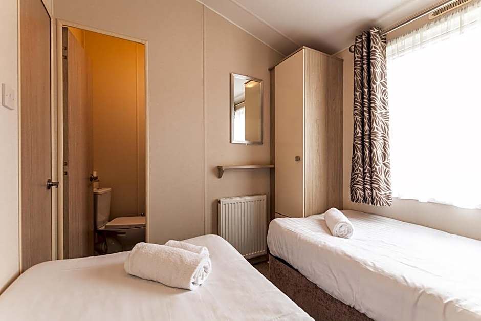 Meadows Lodge with Hot Tub