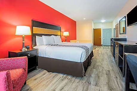 1 King Bed One-Bedroom Superior Suite Non-Smoking