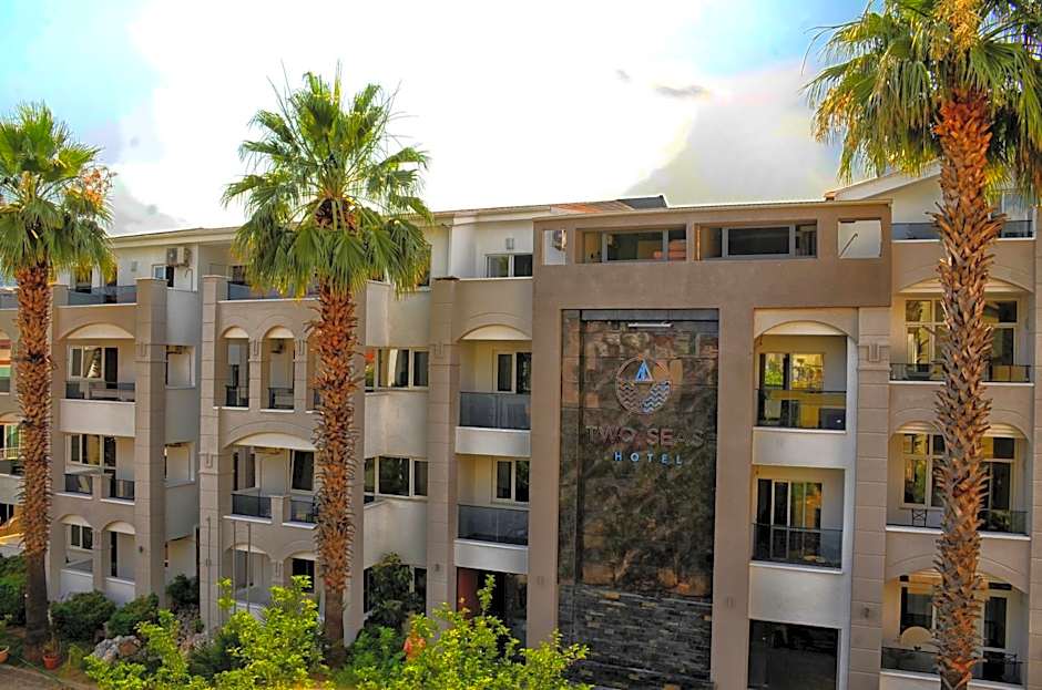 Two Seas Hotel