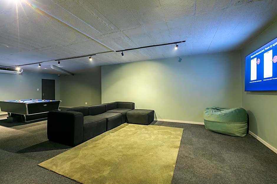 Stylish Stunner in Circa 205