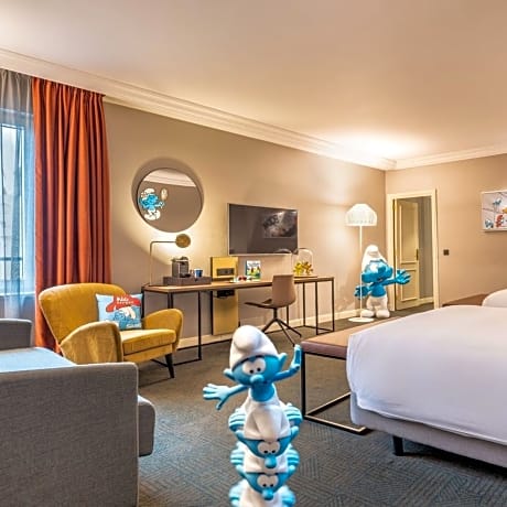 2 Queen Bed Family Smurf Room