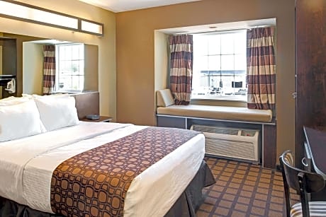 2 Queen Beds Mobility/Hearing Impaired Accessible Room Non-Smoking