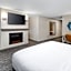 Holiday Inn Express & Suites - Green Bay East By IHG
