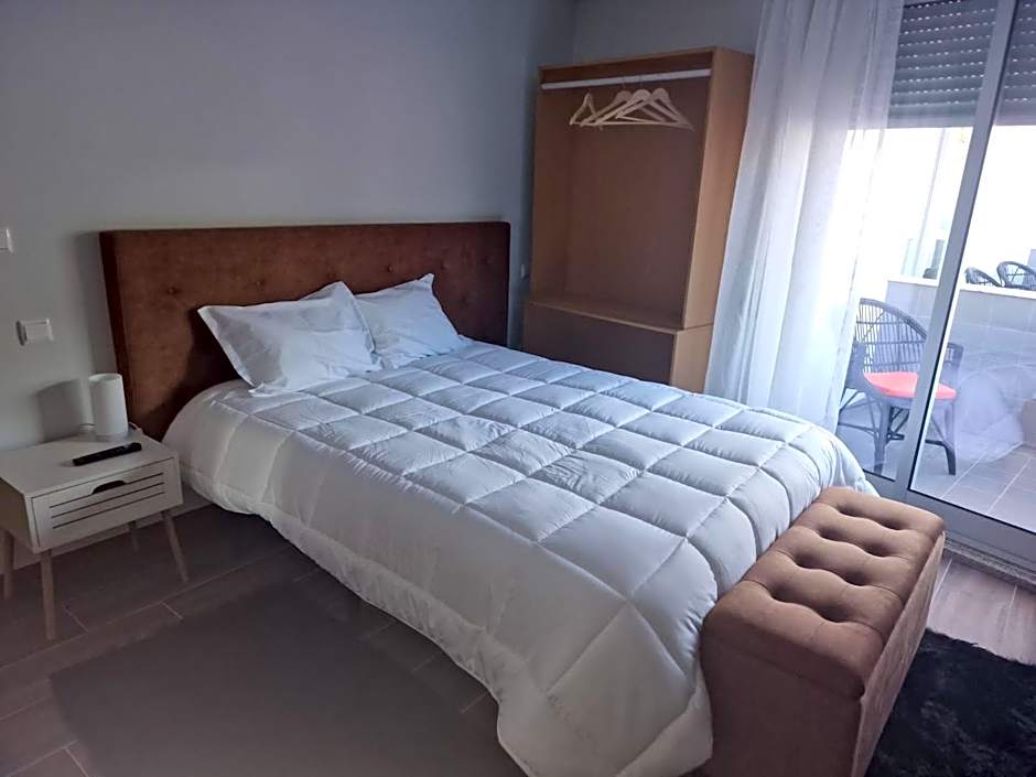 Leonchic - Guest House com Piscina de Água Salgada