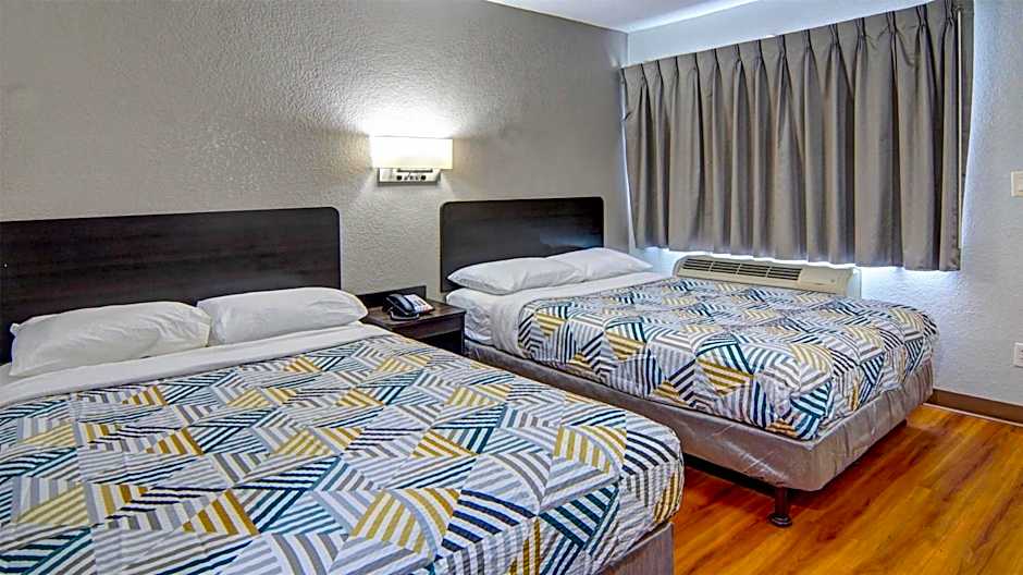 Motel 6-Longview, TX