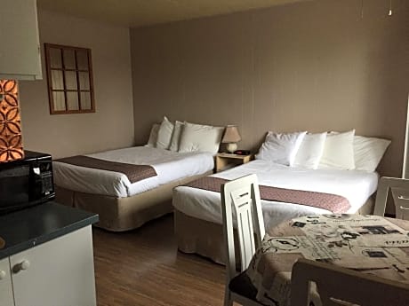 Double Room with Two Double Beds and Kitchenette