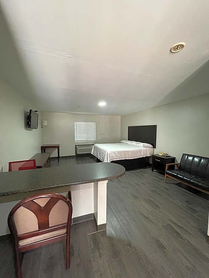 High Falls Inn & Suites