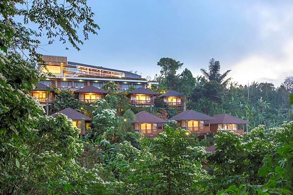Giriwood Hotel & Villa