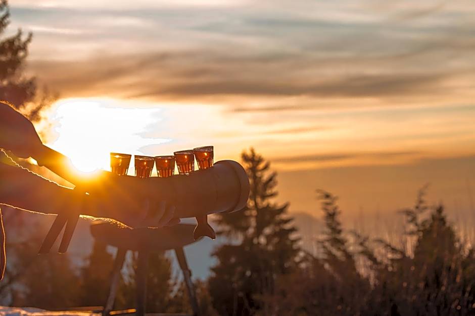 Le Coucou Hotel Restaurant & Lounge-Bar