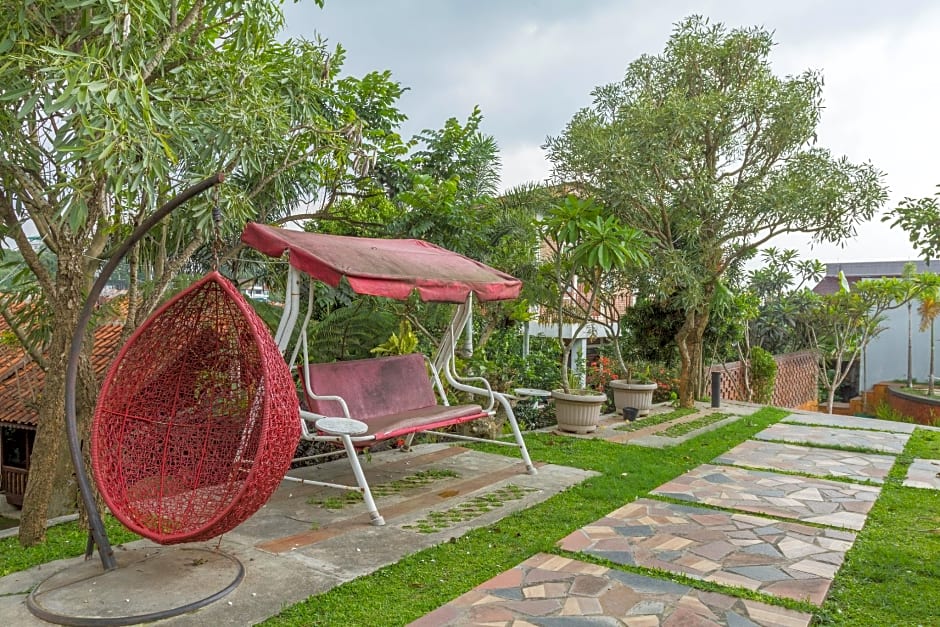 RedDoorz near Farmhouse Lembang