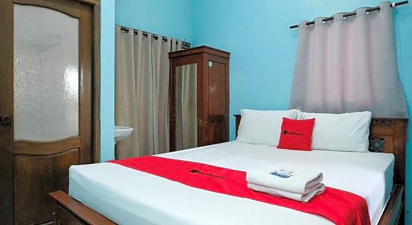 RedDoorz near Mojokerto Train Station