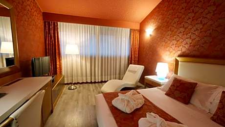 Deluxe Double Room with Spa Bath