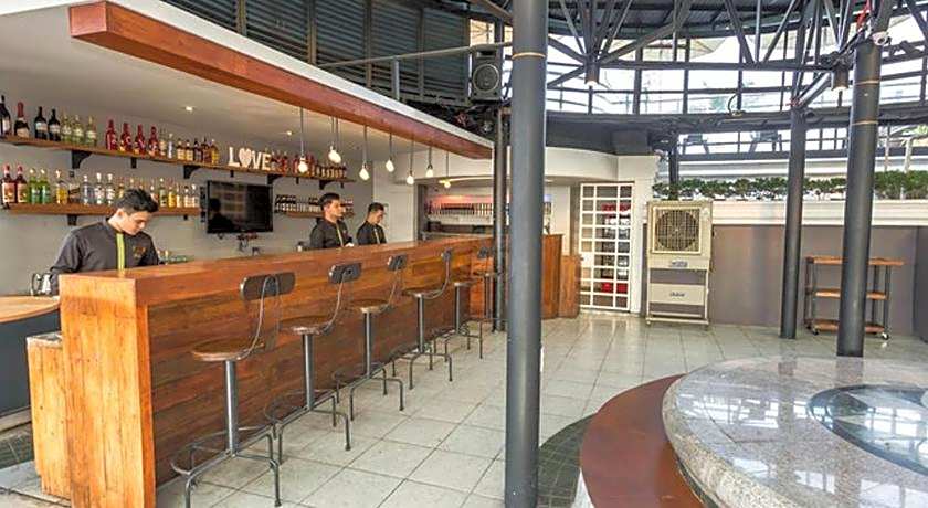 Urban Travellers Hotel