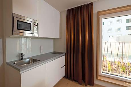 Apartment - 1 King Bed Separate Building Upper Floor Kitchenette Desk Air-Conditioned
