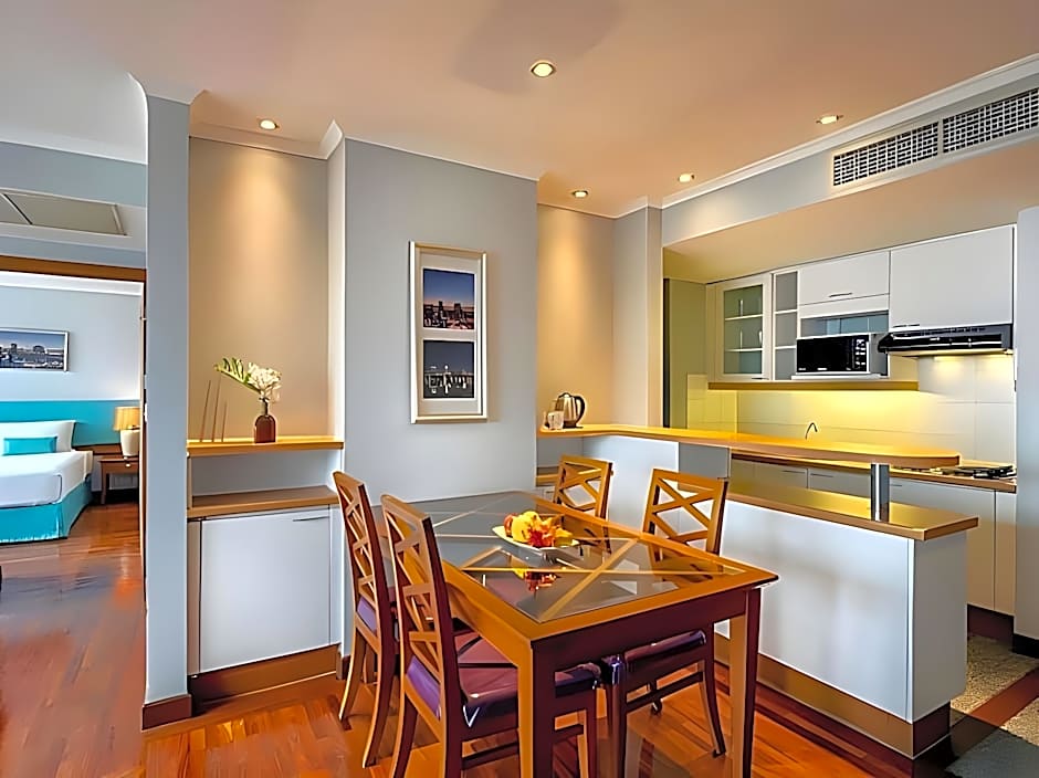 Bandara Suites Silom