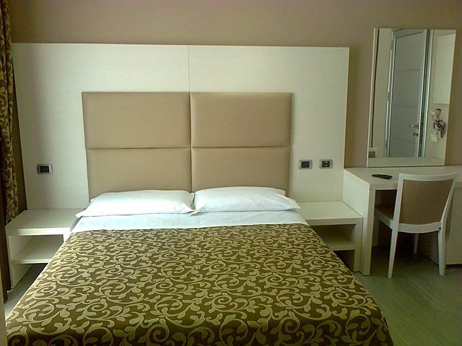 Photo 1 of 7 of 1 Double Bed or 2 Beds, Side Sea View