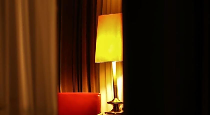 Zorba&Bond Hotel on the 8th