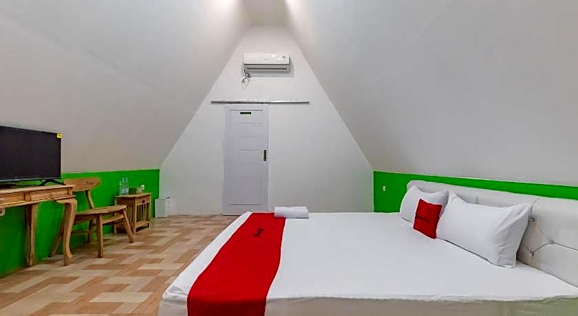 RedDoorz Syariah Plus near Sukabumi Station