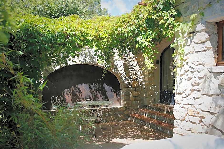 L Amourier chambres charme et confort avec Jacuzzi ou baignoire XXL