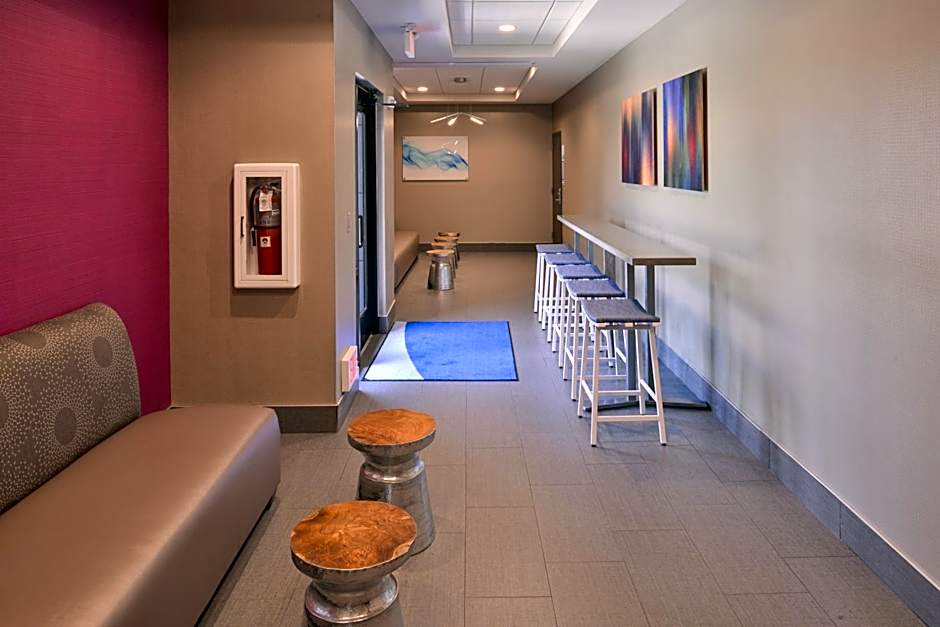 Holiday Inn Express & Suites Bryant West By IHG