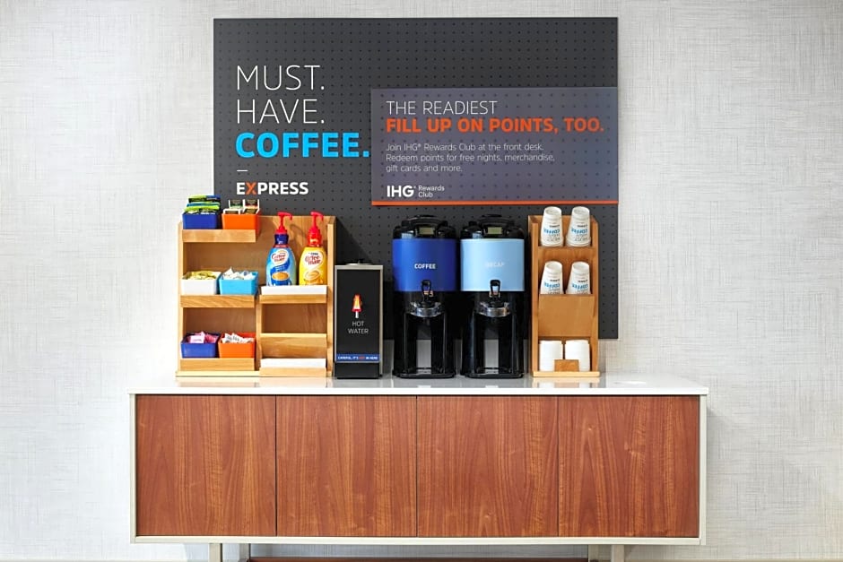 Holiday Inn Express Hotel & Suites Salem, an IHG Hotel