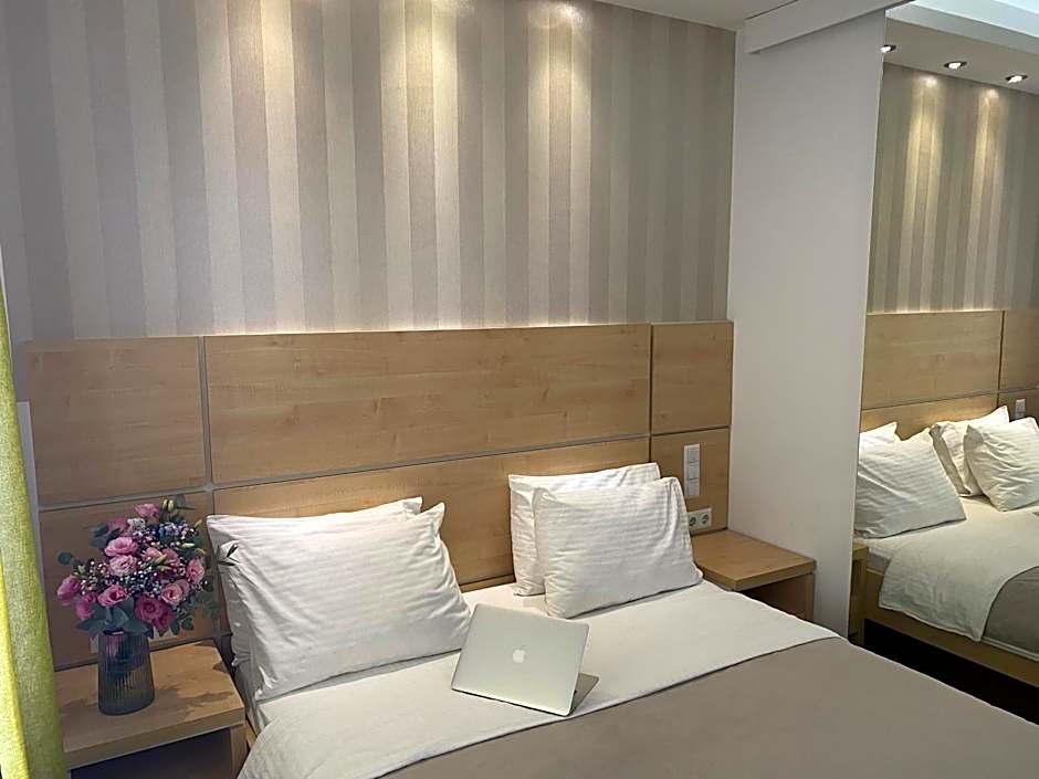 Laurus Motel Airport Tuzla