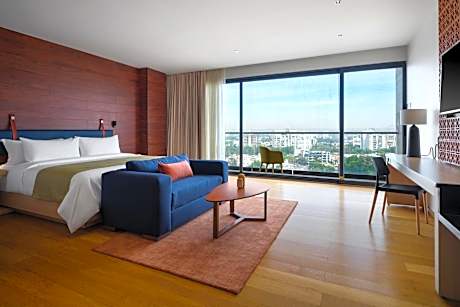 Premium King Room - Mid Floor