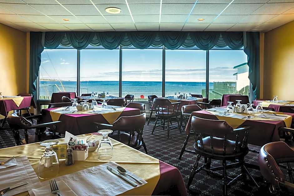 Shallow Bay Motel & Cabins Conference Centre