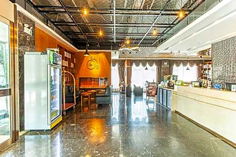 James Joyce Coffetel Aletai Lanwan Food City