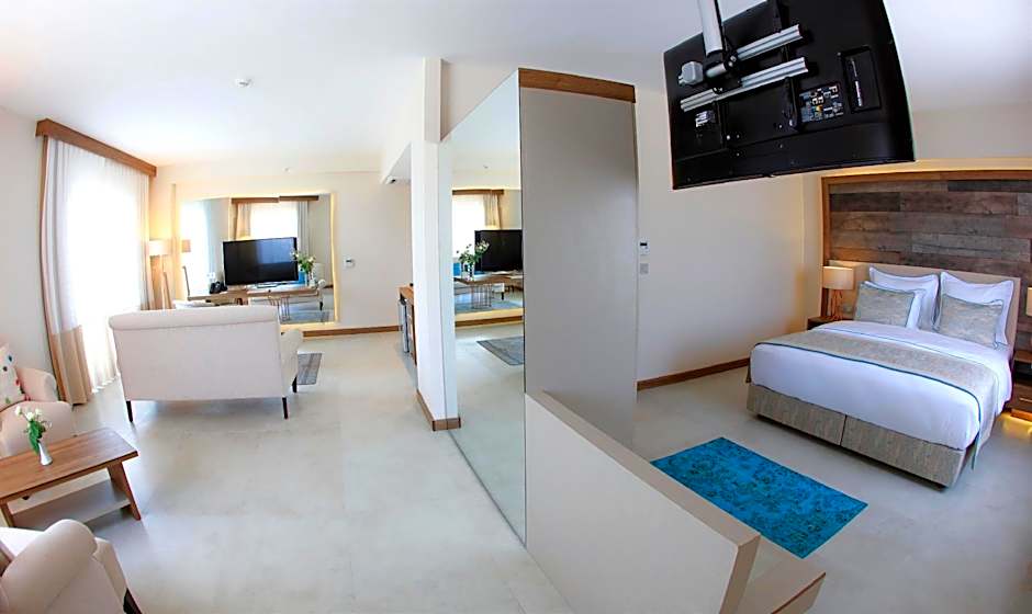 Photo 1 of 6 of 1 Bedroom Suite, Sea View