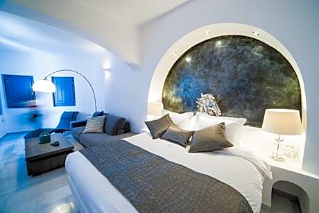 Suite with Jetted Tub and Caldera View