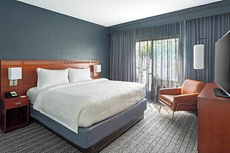 Room, 1 King Bed with Sofa bed, Courtyard View (1 King Bed and 1 Double Sofa Bed)